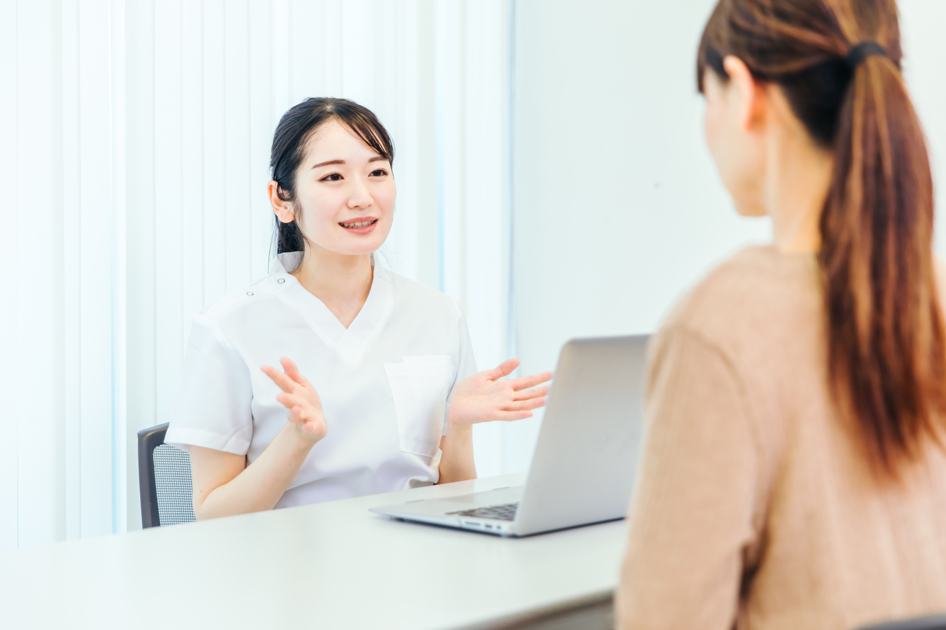 病院における手のひらのぶつぶつの主な治療法